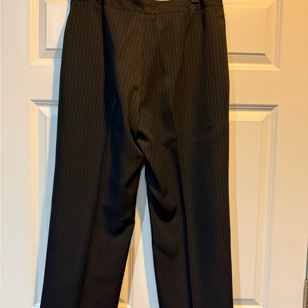 Classic Evan-Picone Woman’s Pinstripe Suit Size 12 - Picture 5 of 10